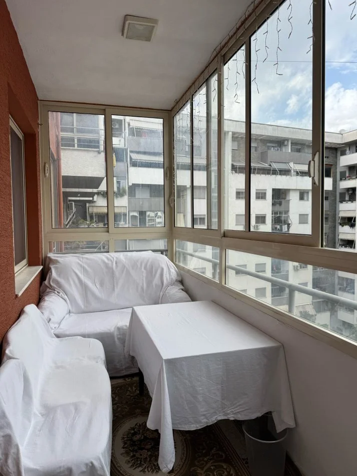 Tirane, jepet me qera apartament 2+1+Ballkon Kati 5, 110 m² 550 € (Astir)