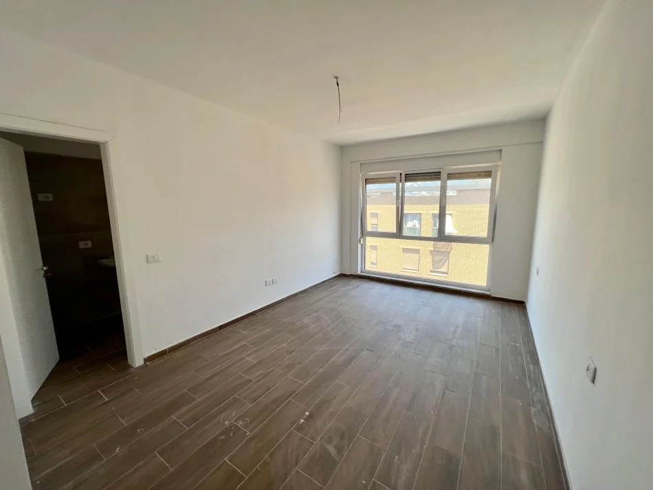 Tirane, jepet me qera apartament 2+1 Kati 6, 120 m² 500 € (Rruga kongresi manastirit)