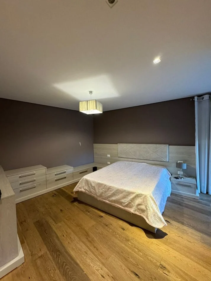 Tirane, jepet me qera Vile 3+1+Aneks+Ballkon Kati 0, 196 m² 2.500 € (lunder)