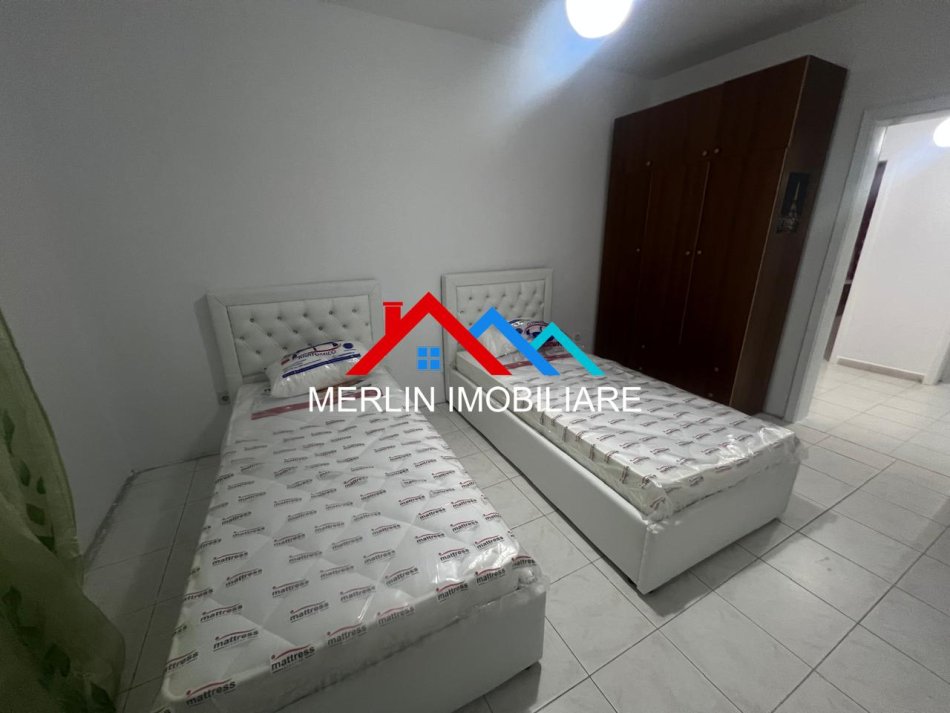 Tirane, jepet me qera apartament 2+1+Ballkon Kati 2, 100 m² 620 € (RRUGA VIKTOR EFTIMIU,VASIL SHANTO)