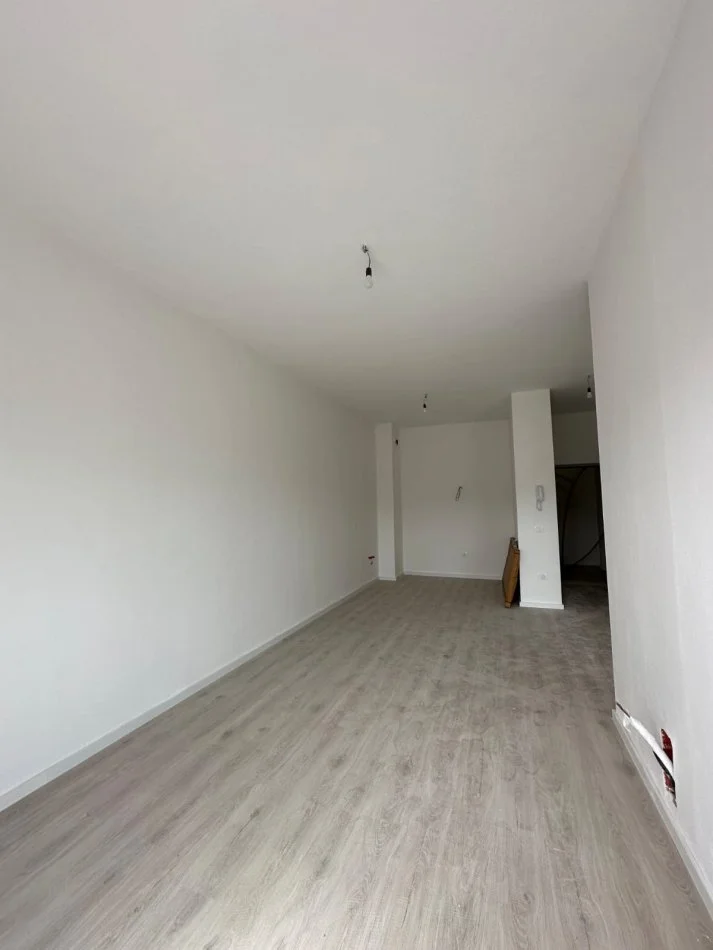 Tirane, shitet apartament 1+1 , (AURA)