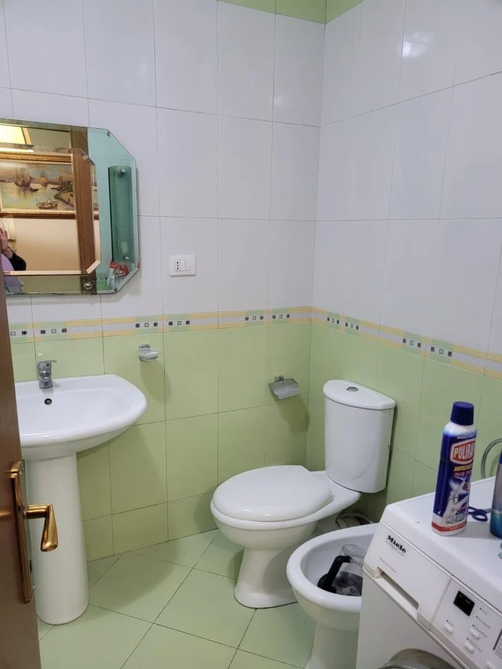 Tirane, jepet me qera apartament 2+1+Ballkon Kati 3, 100 m² 550 € 