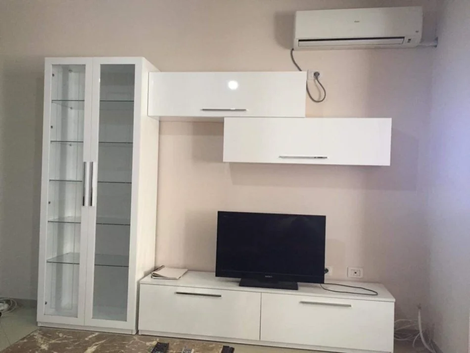 Tirane, jepet me qera apartament 1+1+2 Tualete + Ballkon Kati 3, 400 € (Astir, 2 Palmat)