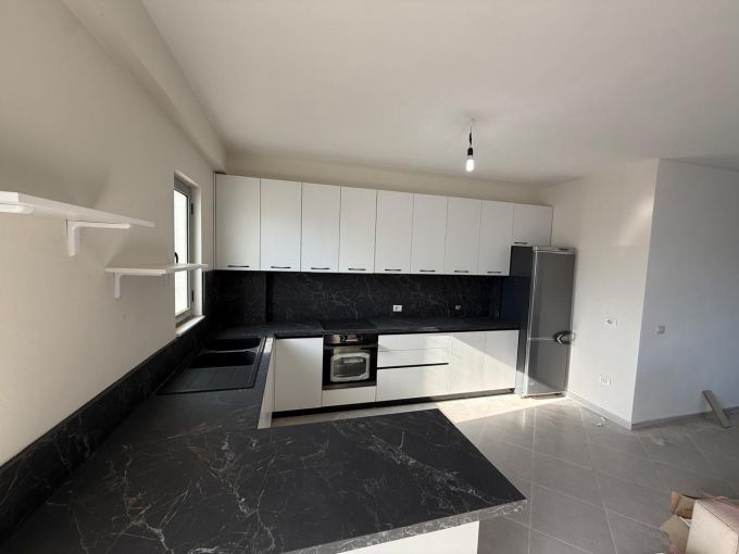 Tirane, jepet me qera apartament 2+1+Ballkon Kati 2, 109 m² 350 € (tek Oxa ne Fresk)