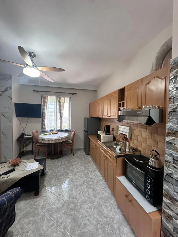 Tirane, jepet me qera apartament 1+1 Kati 6, (Rruga Muhamet Gjollesha)