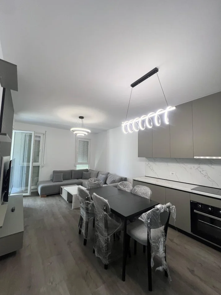 Tirane, jepet me qera apartament 2+1+Ballkon Kati 3, 100 m² 600 € 