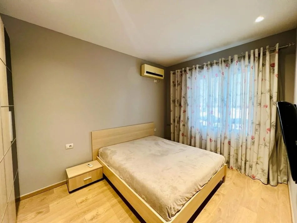 Tirane, jepet me qera apartament 2+1+Ballkon Kati 10, 90 m² 700 € (Komuna e Parisit)