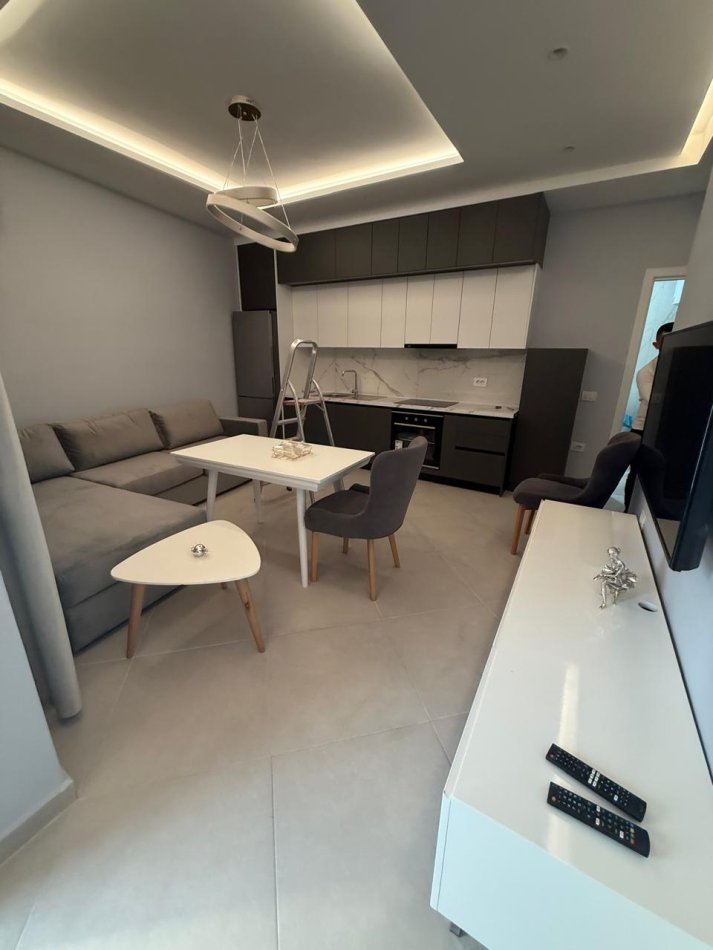 Tirane, jepet me qera apartament 1+1+Ballkon Kati 7, 60 m² 400 € (Rruga 5 Maji)