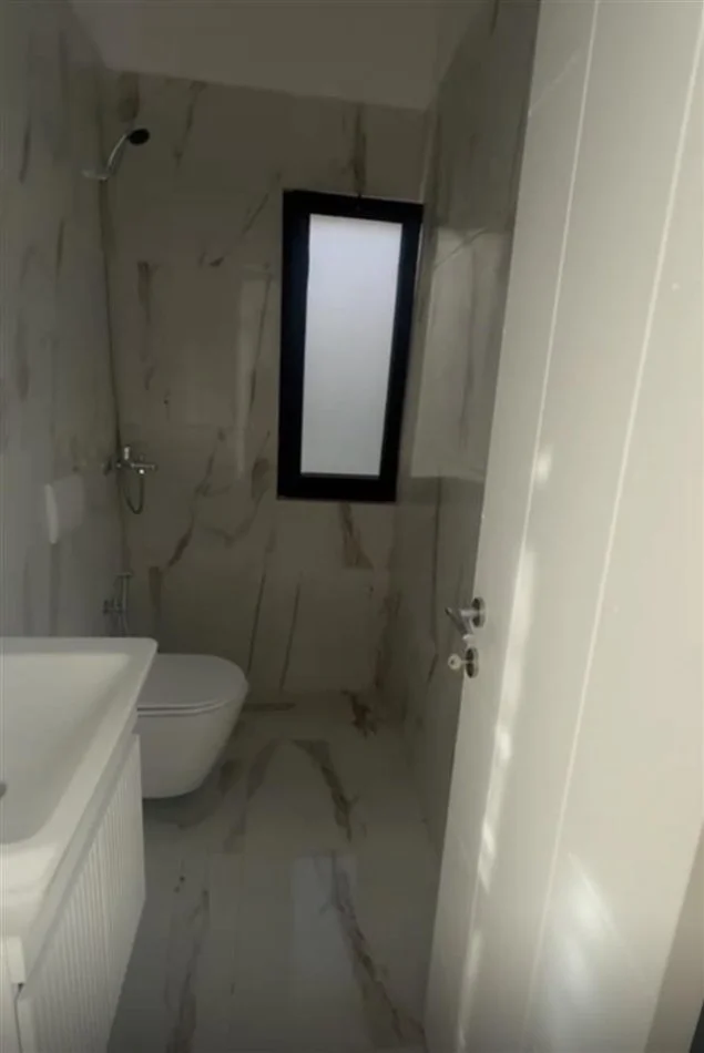 Tirane, jepet me qera apartament 1+1 Kati 1, 60 m² 400 € (Rr.Sali Butka,)