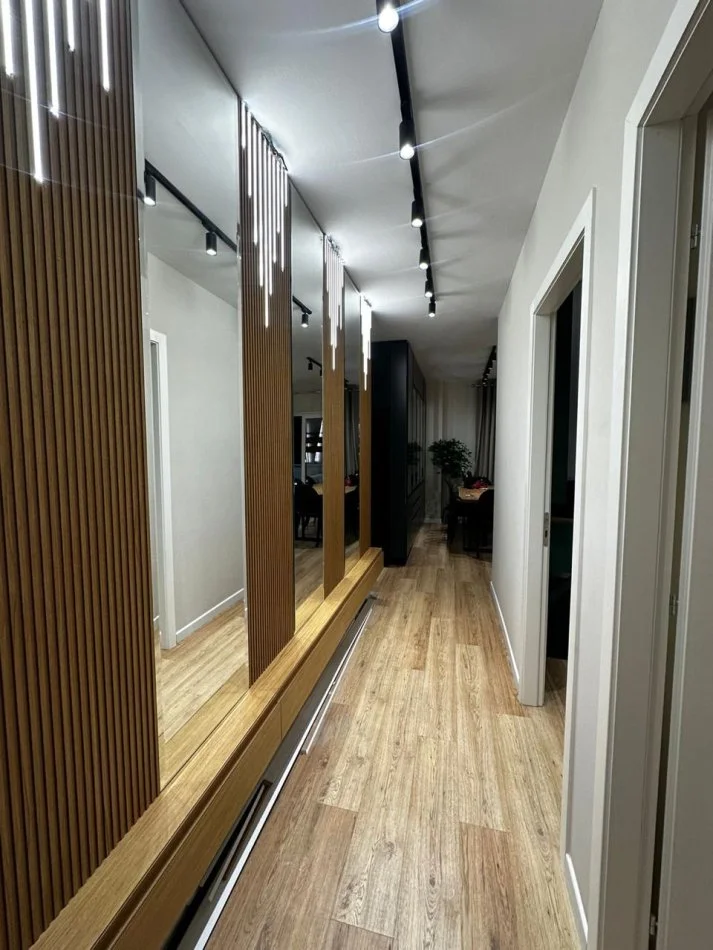 Tirane, jepet me qera apartament 3+1+Ballkon Kati 2, 130 m² 1.100 € (Liqeni i Thate)