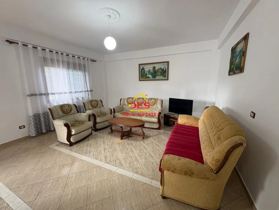 Vlore, jepet me qera Vile 2+1+Ballkon Kati 0, 110 m² 350 € (Rruga Sokrat Leka)