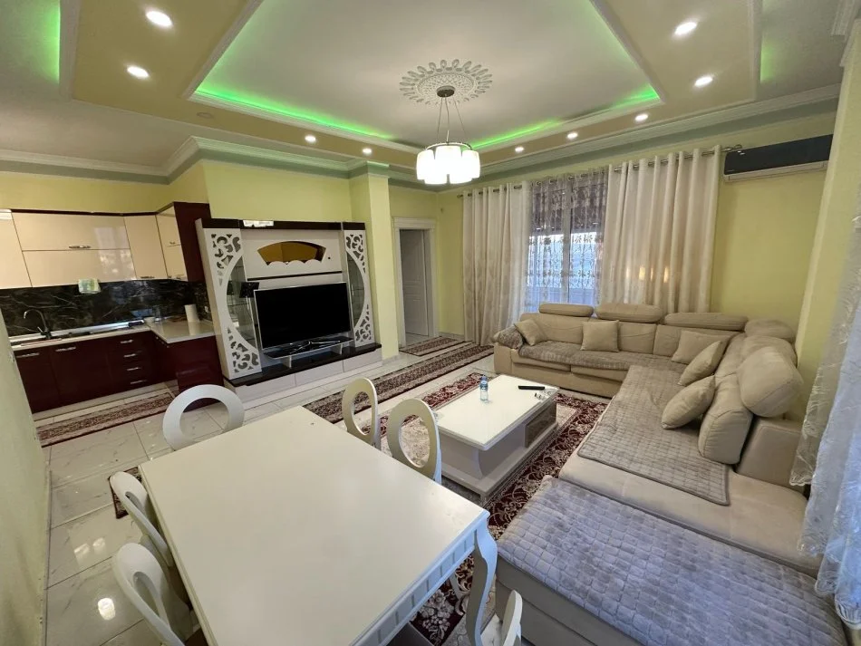 Tirane, shitet apartament 2+1+Ballkon Kati 9, 95 m² 124.000 € (Bulevardi blu)