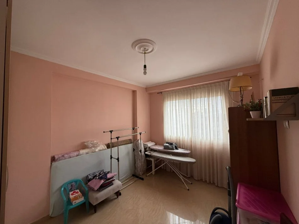 Tirane, shitet apartament 2+1 Kati 4, 115 m² 235.000 € (Rruga Riza Cerova)