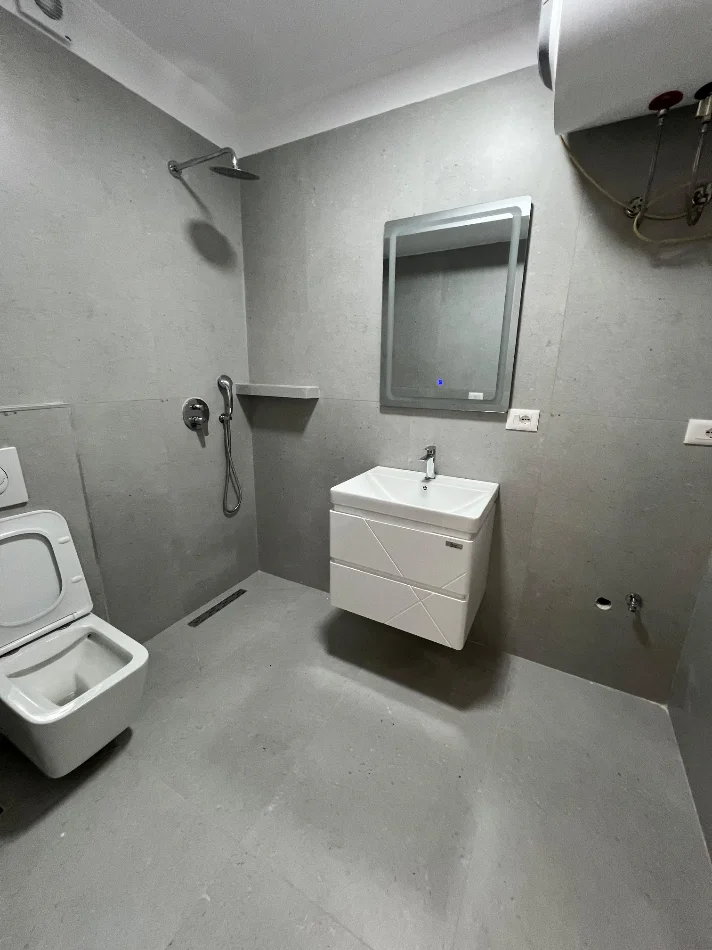 Tirane, shes apartament 2+1+Ballkon Kati 3, 65 m² 118.000 € (Porcelan)