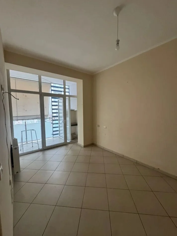 Tirane, shitet apartament 1+1+Ballkon Kati 2, 72 m² 216.000 € (KOMPLEKSI KIKA 2)