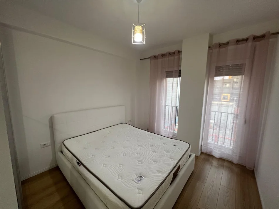 Tirane, jepet me qera apartament 1+1 Kati 3, 56 m² 600 € (Tek 21 dhjetori)