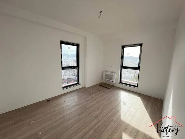 Tirane, jepet me qera apartament 3+1+BLK Kati 10, 160 m² 1.000 Euro (Garden Building tek 21 Dhjetori)