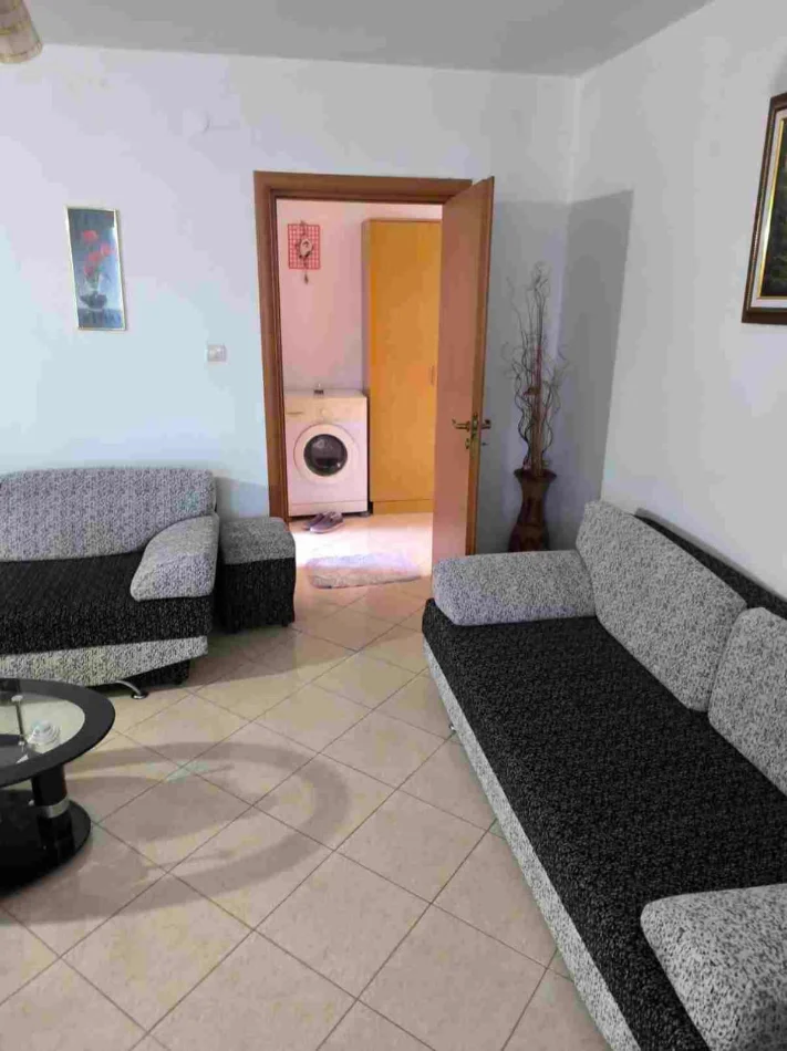 Tirane, jepet me qera apartament 1+1 Kati 5, 50 m² 350 € (Shkolla Gjon Buzuku prane Tv Klan)