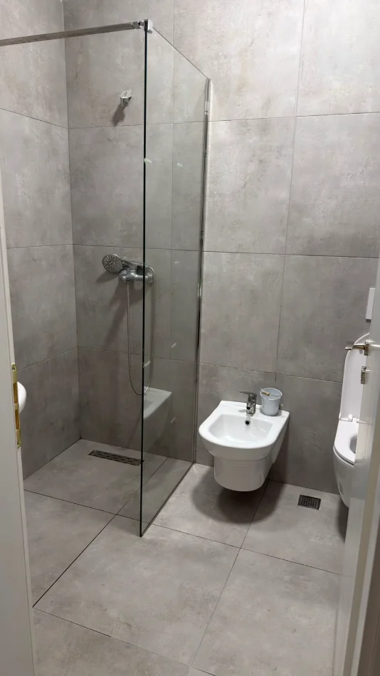 Tirane, jepet me qera apartament 2+1 Kati 12, 78 m² 700 € (5 Maji)