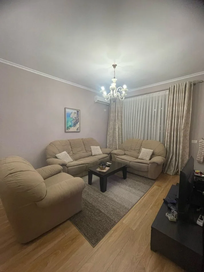 Tirane, jepet me qera apartament 2+1+Ballkon Kati 4, 100 m² 450 € (Rruga : Besim Alla)