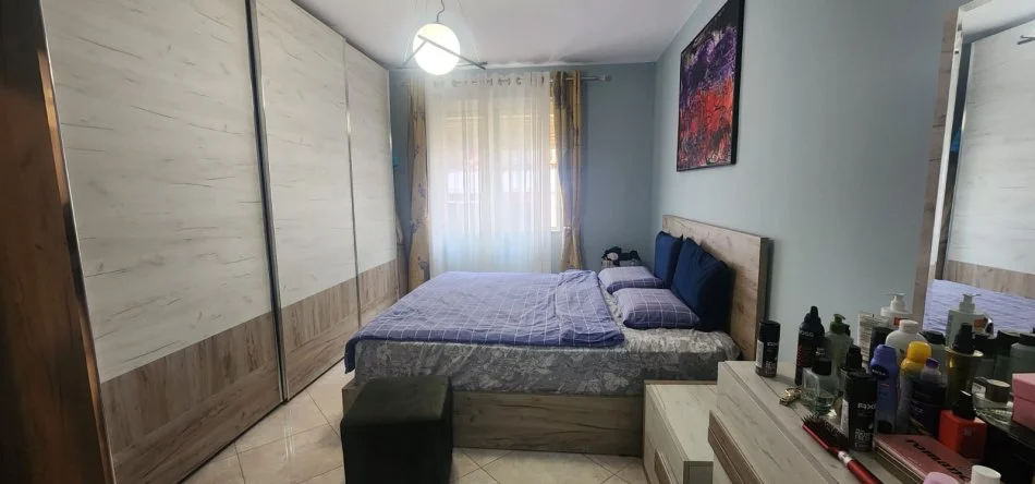 Tirane, shitet apartament 2+1+Ballkon Kati 3, 101 m² 135.000 € (tek Fresku)