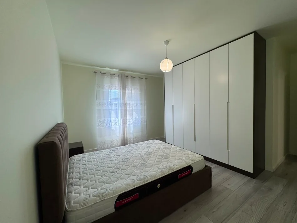 Tirane, jepet me qera apartament 2+1+Ballkon Kati 7, 136 m² 750 € (Laprake)