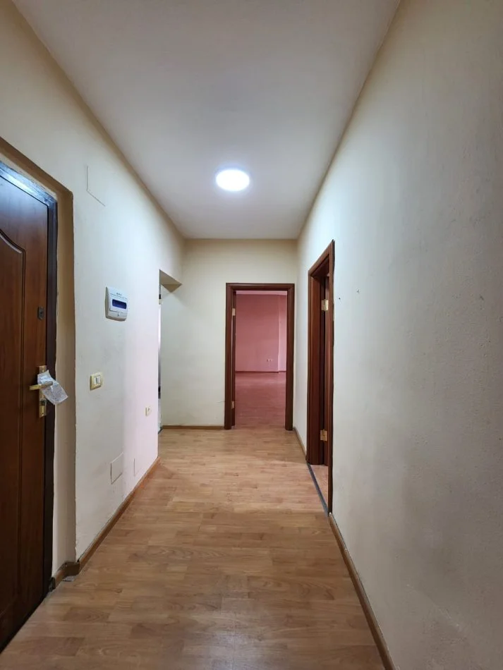 Tirane, jepet me qera apartament 2+1+Ballkon Kati 3, 88 m² (prane Gjykates se Apelit)