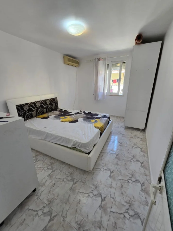 Tirane, shes apartament 1+1 Kati 3, 50 m² 88.000 € (Rruga Hoxha Tahsim)
