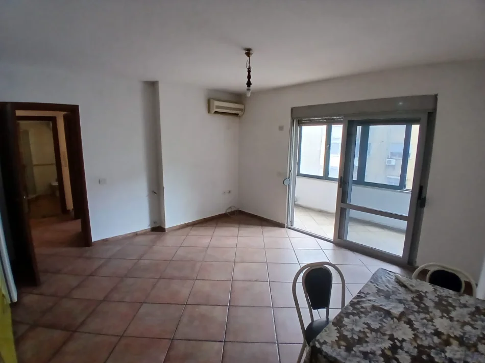 Tirane, jepet me qera apartament 1+1 Kati 3, 63 m² 550 € 