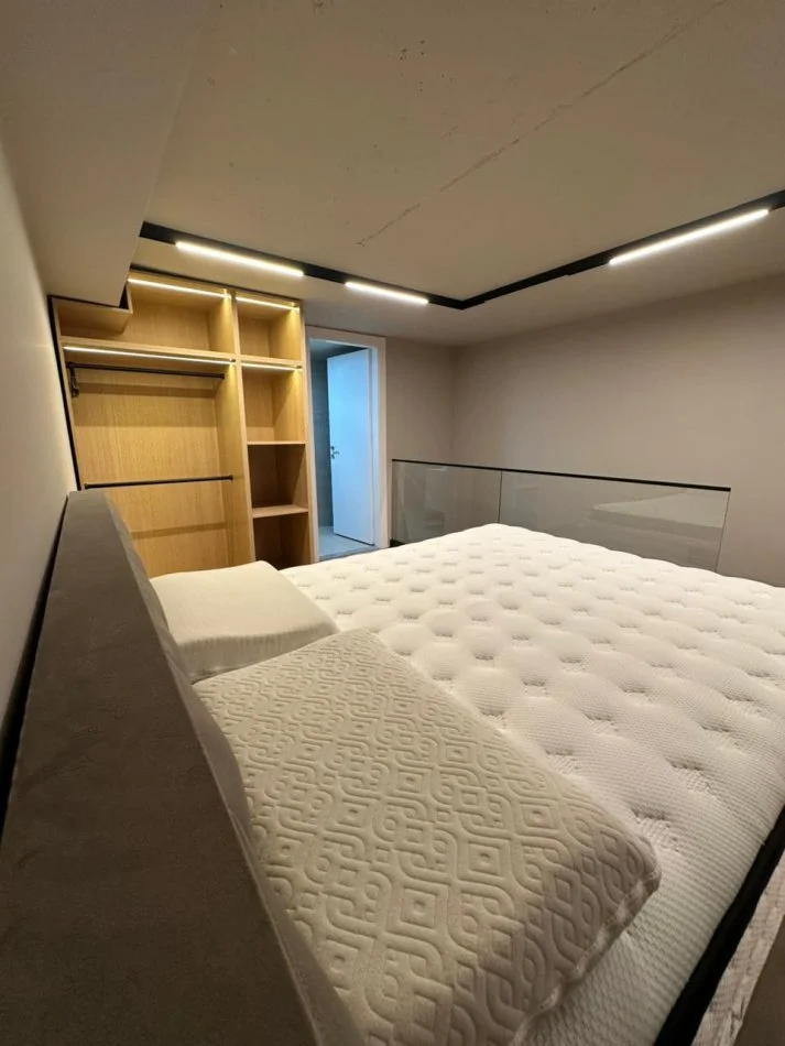 Tirane, shitet apartament duplex 1+1 Kati 1, 72 m² 122.000 € (Rruga e Kavajes)