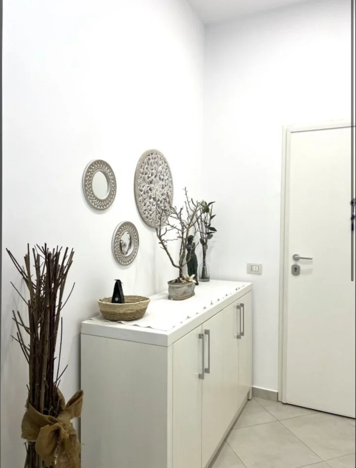 Tirane, jepet me qera apartament 1+1 Kati 1, 60.000 € (Te Xhamia)