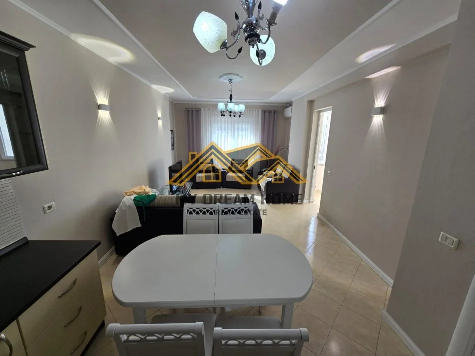 Durres, jepet me qera apartament 1+1 Kati 8, 70 m² 400 € (ISH URT)