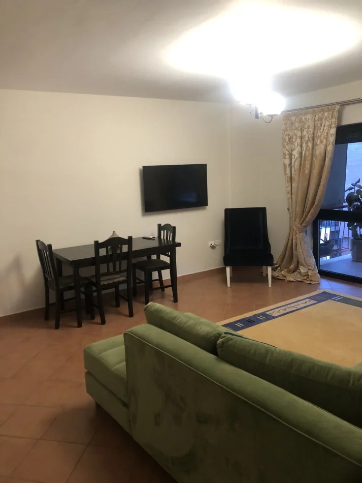 Tirane, jepet me qera apartament 1+1 Kati 8, 75 m² 960 € (Perlat Rexhepi)