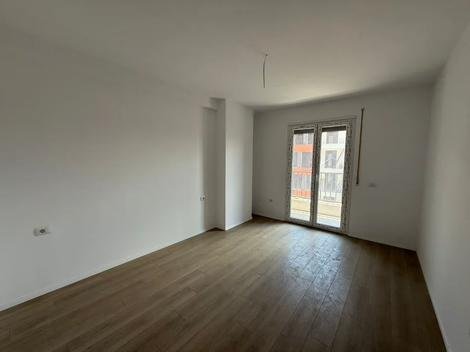 Tirane, shes apartament 1+1 Kati 3, 83 m² 100.000 € (Paskuqan)