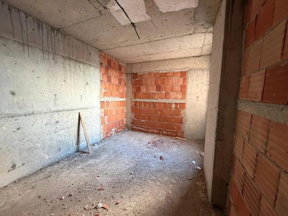 Tirane, shitet apartament 3+1+Ballkon Kati 5, 107 m² 99.400 € (Rrethi i ullirit, Kamez)