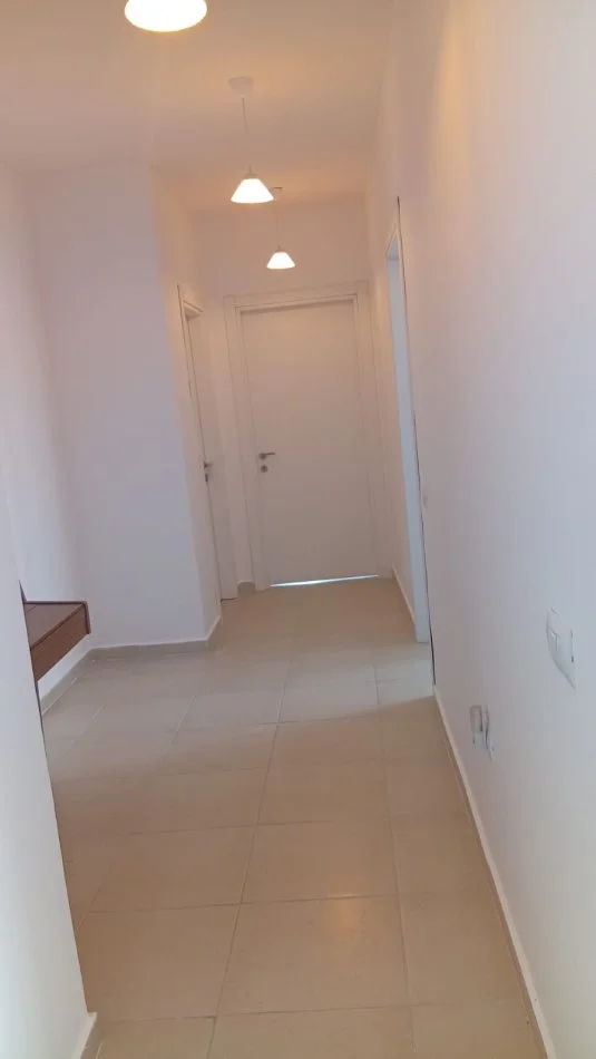 Tirane, jepet me qera apartament 2+1 Kati 6, 165 m² 500 € (Rruga llazo miho)