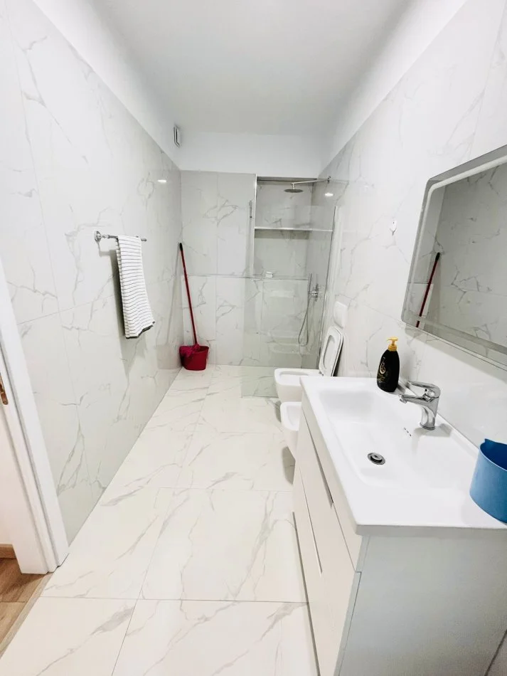 Tirane, jepet me qera apartament 2+1 Kati 0, 77 m² 450 € (Xhamlliku)