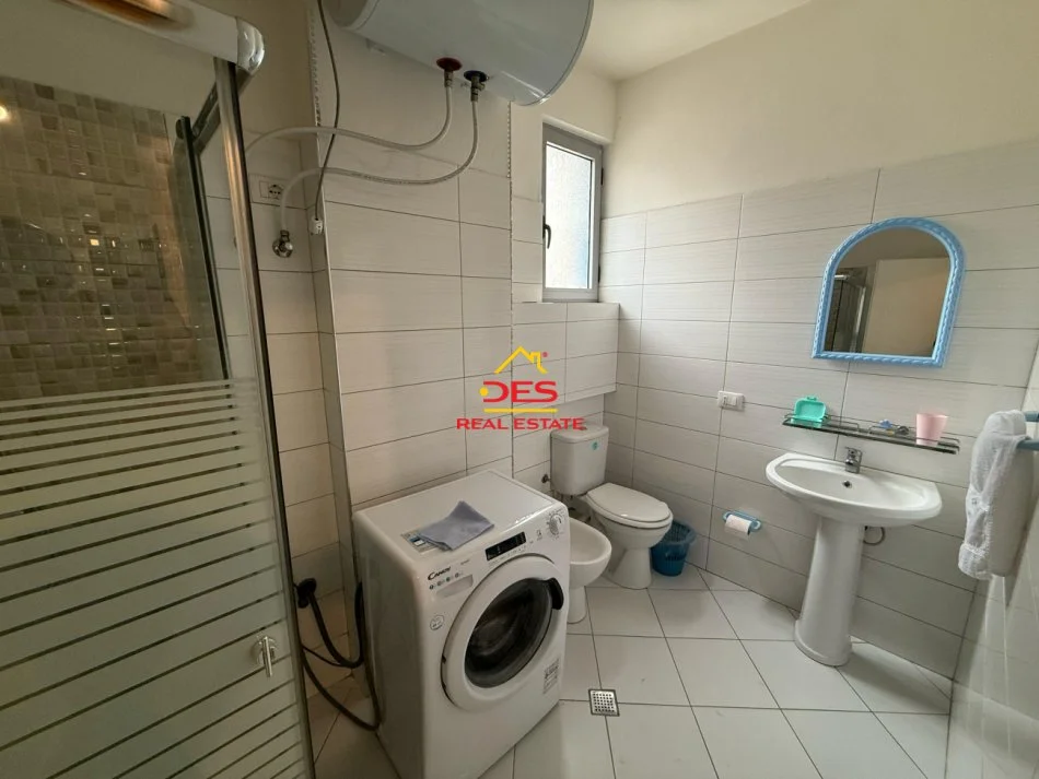 Vlore, jepet me qera apartament 1+1+Ballkon Kati 1, 70 m² 300 € (Rruga Çajupi)