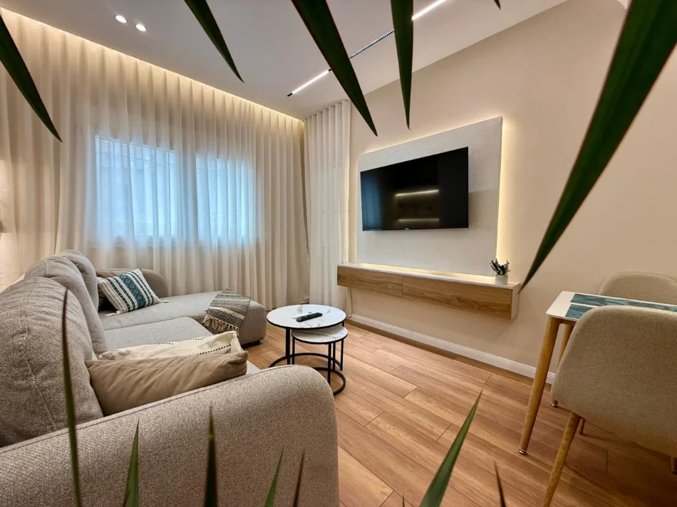 Tirane, shitet apartament 1+1 Kati 3, 50 m² 163.000 € (Hoxha Tahsim, prane Pazarit te Ri)