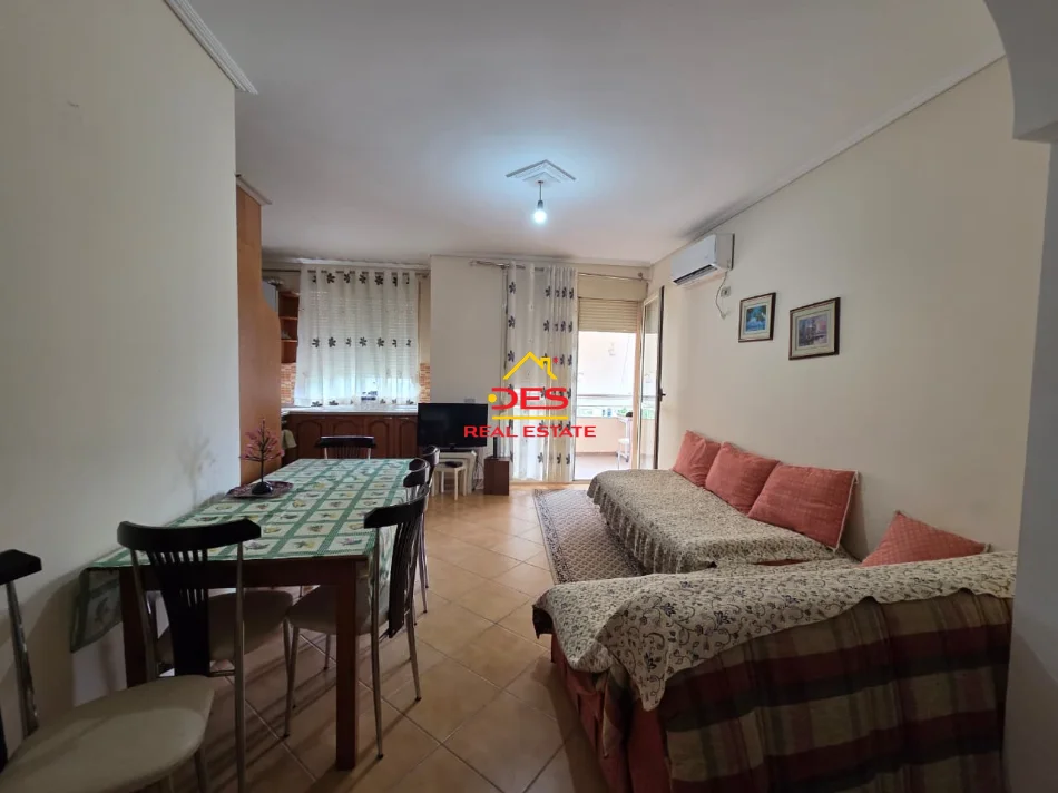 Vlore, jepet me qera apartament 1+1+Ballkon , 70 m² 350 € (Rruga Gjergj Kastrioti)