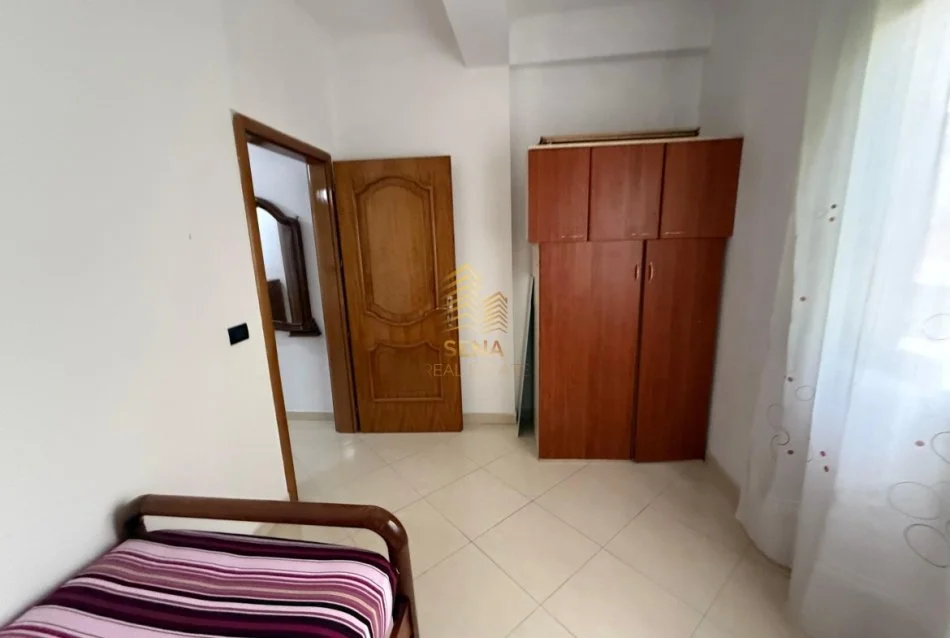Tirane, jepet me qera apartament 2+1+Ballkon Kati 3, 100 m² 450 € (Prane Shkolles se Bashkuar)