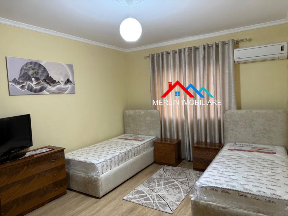 Tirane, jepet me qera apartament 2+1 Kati 5, 74 m² 620 € (ALI DEMI)
