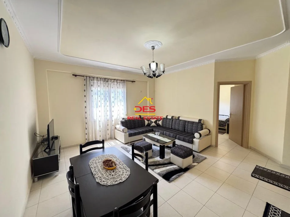 Vlore, jepet me qera apartament 1+1+Ballkon Kati 5, 70 m² 400 € (Rruga Haziz Xhyherri)