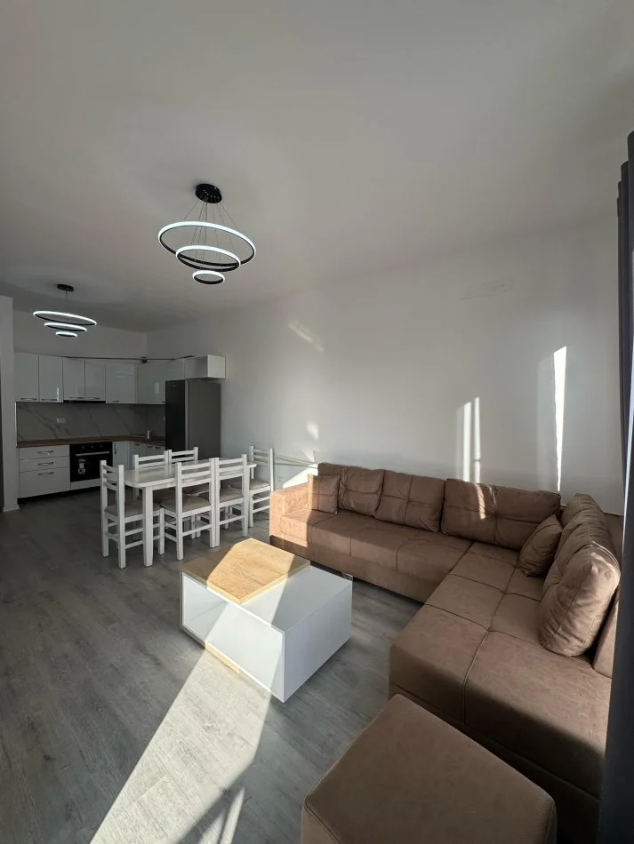 Tirane, jepet me qera apartament 1+1 Kati 3, 55 m² 400 € (Paskuqan)