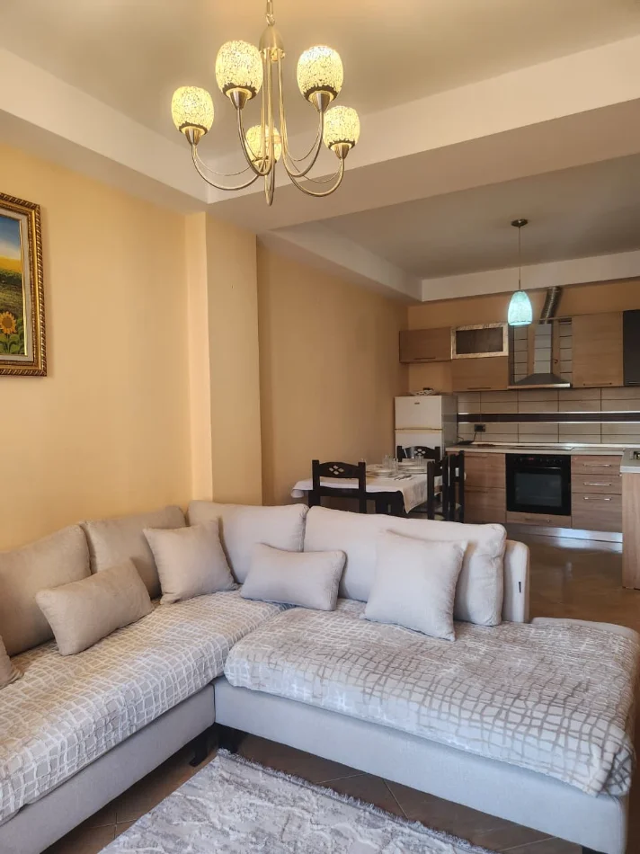 Tirane, jepet me qera apartament 1+1+Aneks+Ballkon Kati 4, 70 m² 360 € (fresku)