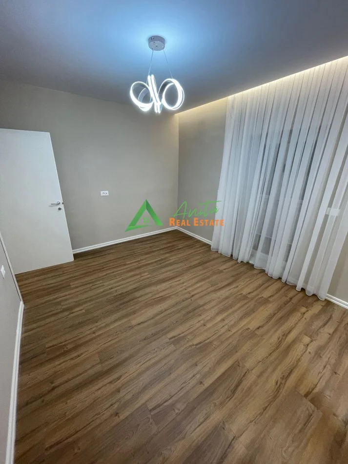 Tirane, shitet apartament 1+1+Ballkon Kati 4, 49 m² 125.000 € (Rruga e Durresit)
