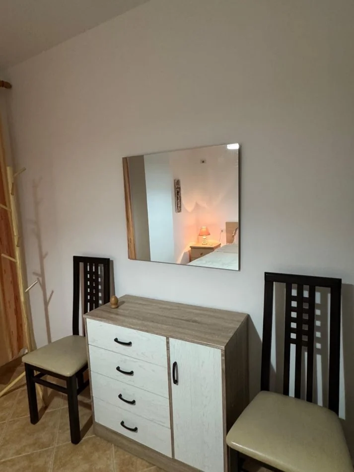 Tirane, jepet me qera apartament 1+1 Kati 3, 70 m² 500 € (Ambasada Amerikane)