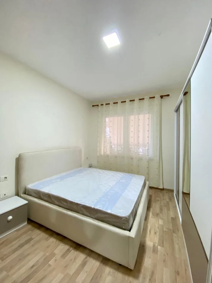 Tirane, jepet me qera apartament 1+1 Kati 1, 65 m² 550 € 