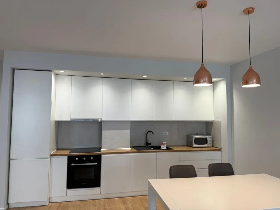 Tirane, jepet me qera apartament 1+1+Ballkon Kati 2, 67 m² 500 € (Kompleksi Mateo, Kopshti Botanik)