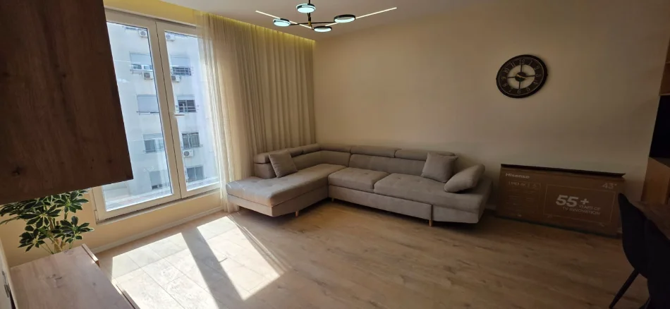 Tirane, jepet me qera apartament 1+1 Kati 3, 65 m² 650 € (Bulevardi i Ri)